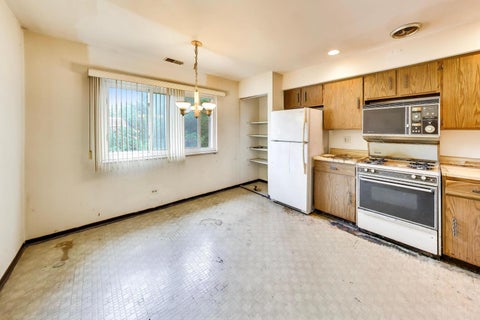 Tiny photo for 6876 W Touhy Avenue #3E, Niles, IL 60714 (MLS # 12766409)