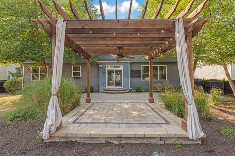Tiny photo for 812 Metropolitan Avenue, Bolingbrook, IL 60490 (MLS # 12469920)