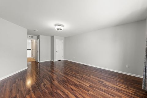 Tiny photo for 812 Metropolitan Avenue, Bolingbrook, IL 60490 (MLS # 12469920)