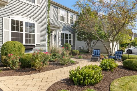 Tiny photo for 812 Metropolitan Avenue, Bolingbrook, IL 60490 (MLS # 12469920)