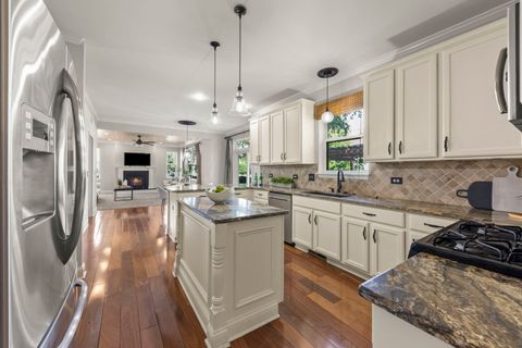 Tiny photo for 812 Metropolitan Avenue, Bolingbrook, IL 60490 (MLS # 12469920)