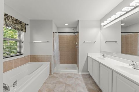 Tiny photo for 812 Metropolitan Avenue, Bolingbrook, IL 60490 (MLS # 12469920)