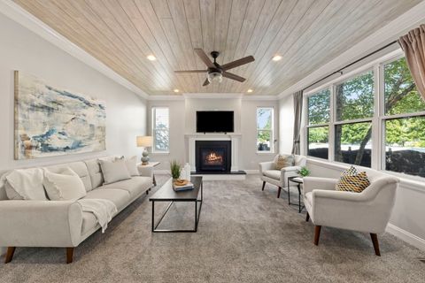 Tiny photo for 812 Metropolitan Avenue, Bolingbrook, IL 60490 (MLS # 12469920)