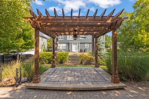 Tiny photo for 812 Metropolitan Avenue, Bolingbrook, IL 60490 (MLS # 12469920)