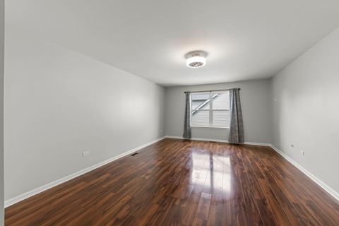 Tiny photo for 812 Metropolitan Avenue, Bolingbrook, IL 60490 (MLS # 12469920)