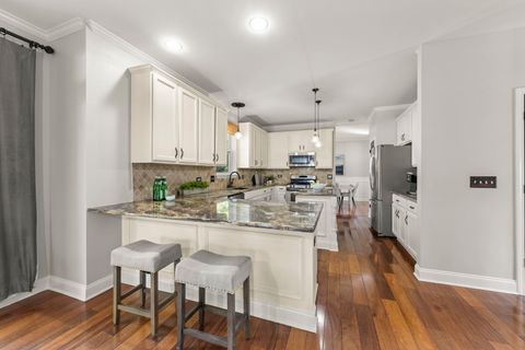 Tiny photo for 812 Metropolitan Avenue, Bolingbrook, IL 60490 (MLS # 12469920)