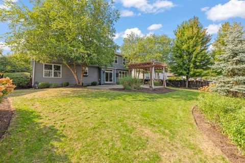 Tiny photo for 812 Metropolitan Avenue, Bolingbrook, IL 60490 (MLS # 12469920)