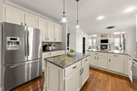 Tiny photo for 812 Metropolitan Avenue, Bolingbrook, IL 60490 (MLS # 12469920)