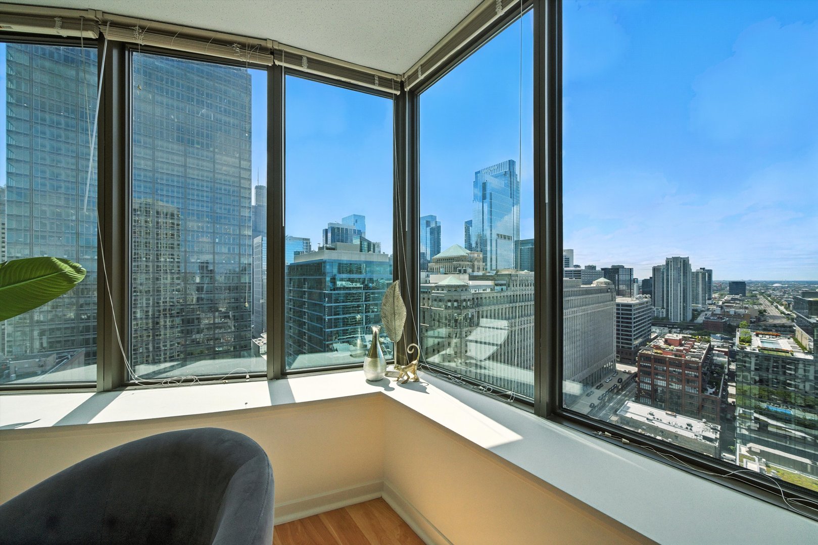 400 N La Salle Drive 2908