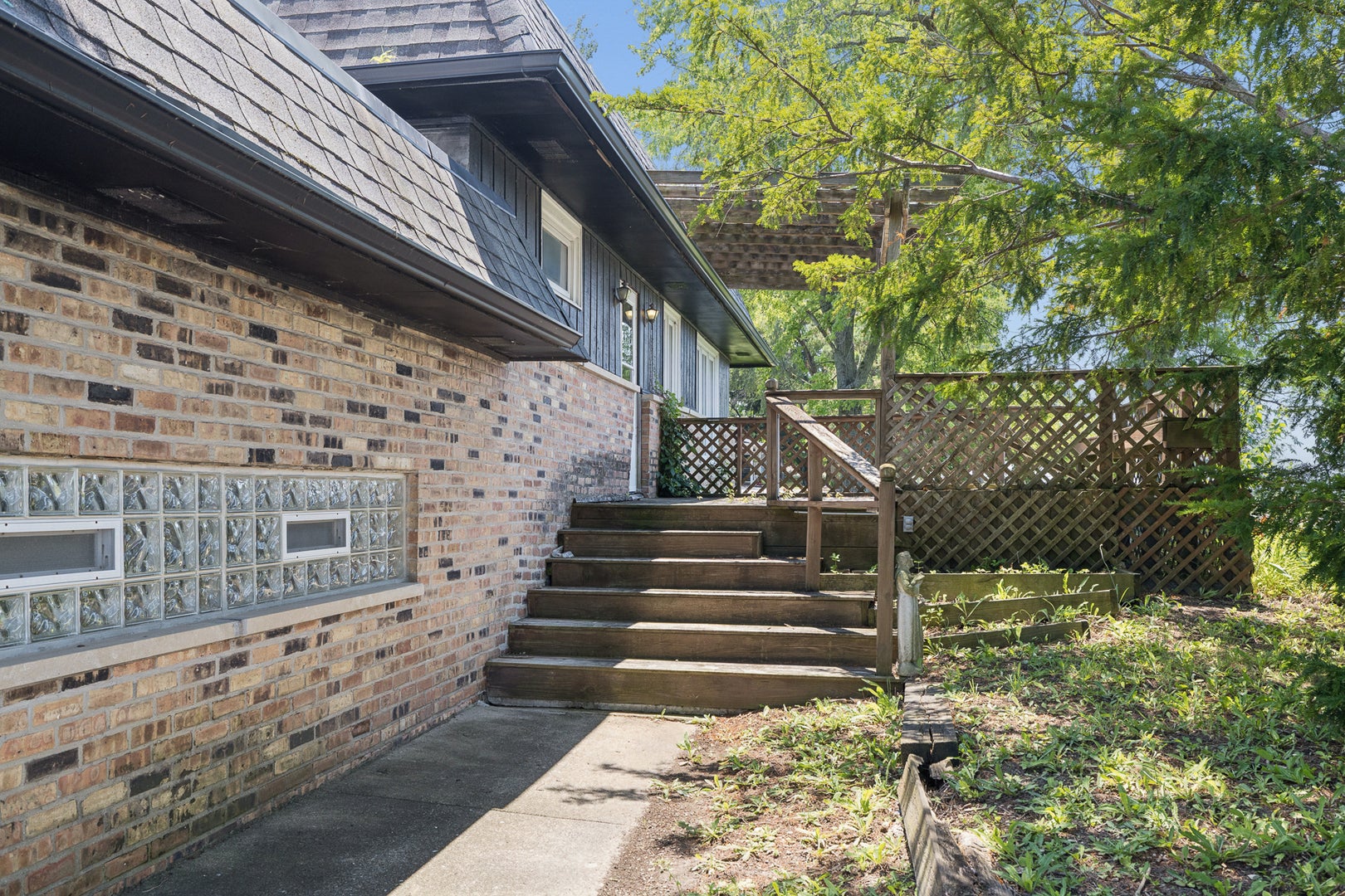 2740 N Cedar Road