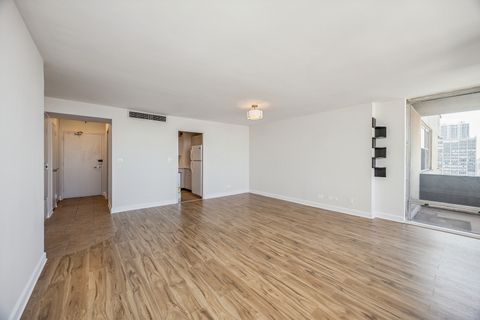 Tiny photo for 6301 N Sheridan Road #23J, Chicago, IL 60660 (MLS # 12597341)