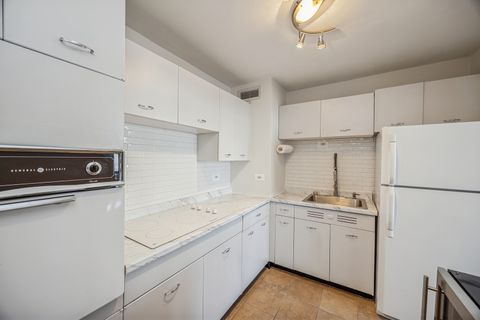 Tiny photo for 6301 N Sheridan Road #23J, Chicago, IL 60660 (MLS # 12597341)