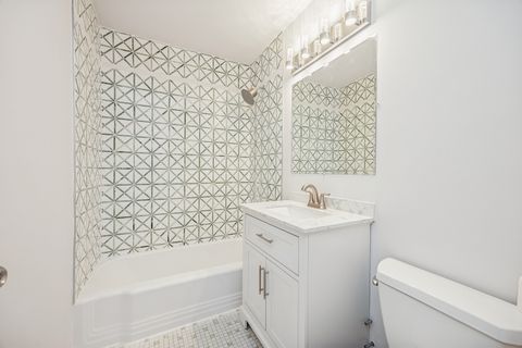 Tiny photo for 6301 N Sheridan Road #23J, Chicago, IL 60660 (MLS # 12597341)