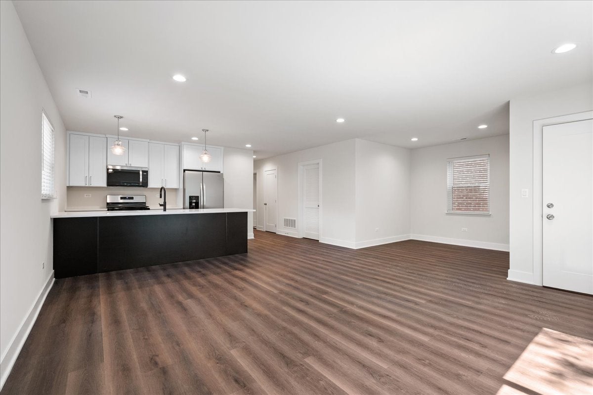 2314 W Arthur Avenue 4