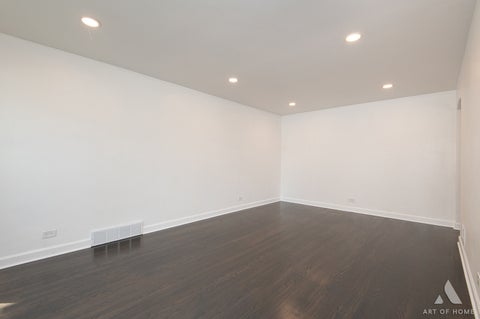 Tiny photo for 8834 S Oglesby Avenue, Chicago, IL 60617 (MLS # 12739027)