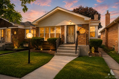 8834 S Oglesby Avenue Chicago IL 60617