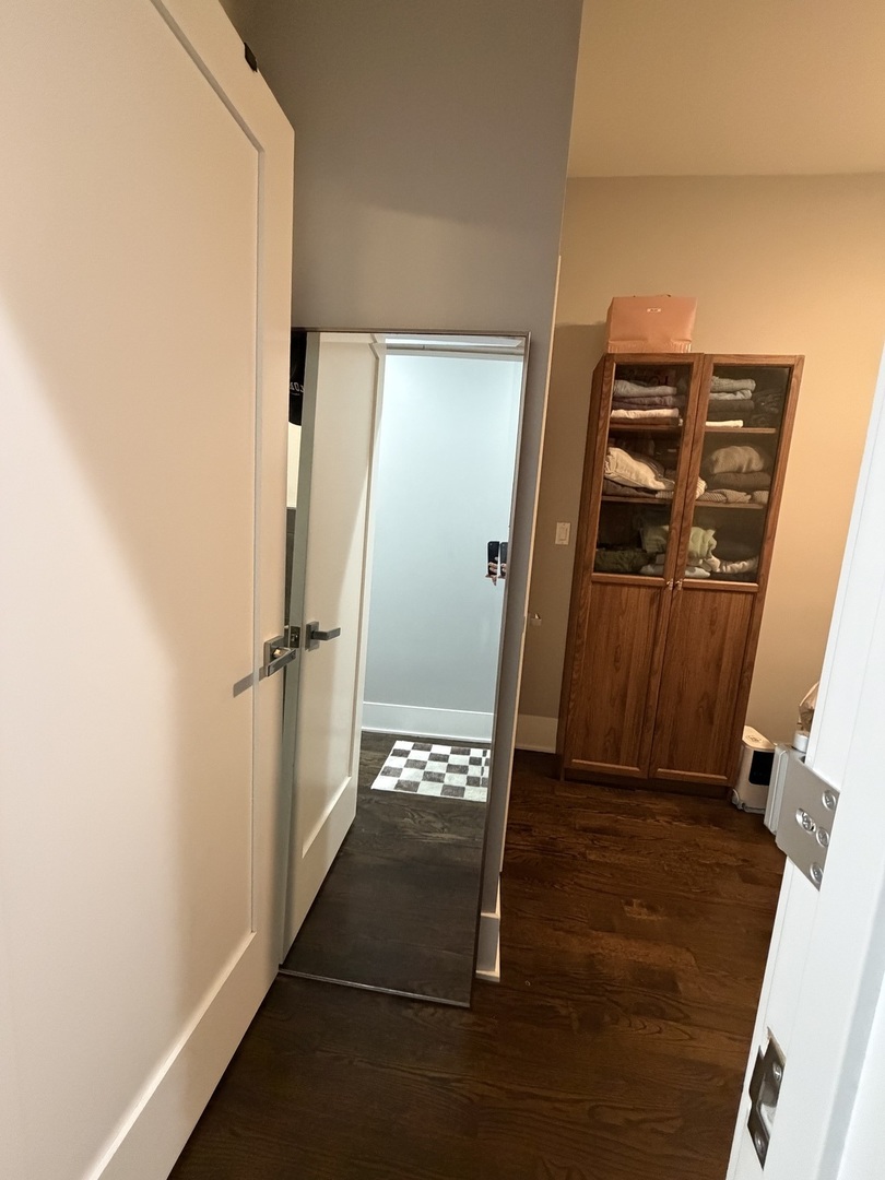 1472 W ERIE Street 1F