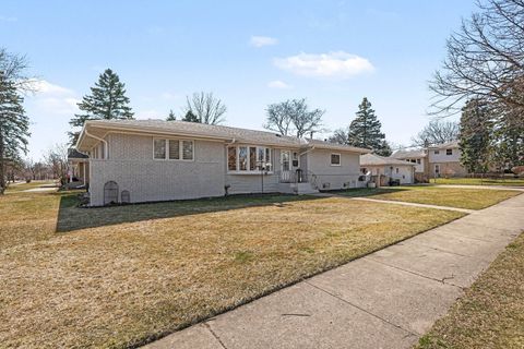 1515 E Oakton Street, Arlington Heights, IL 60004 - #: 12605773