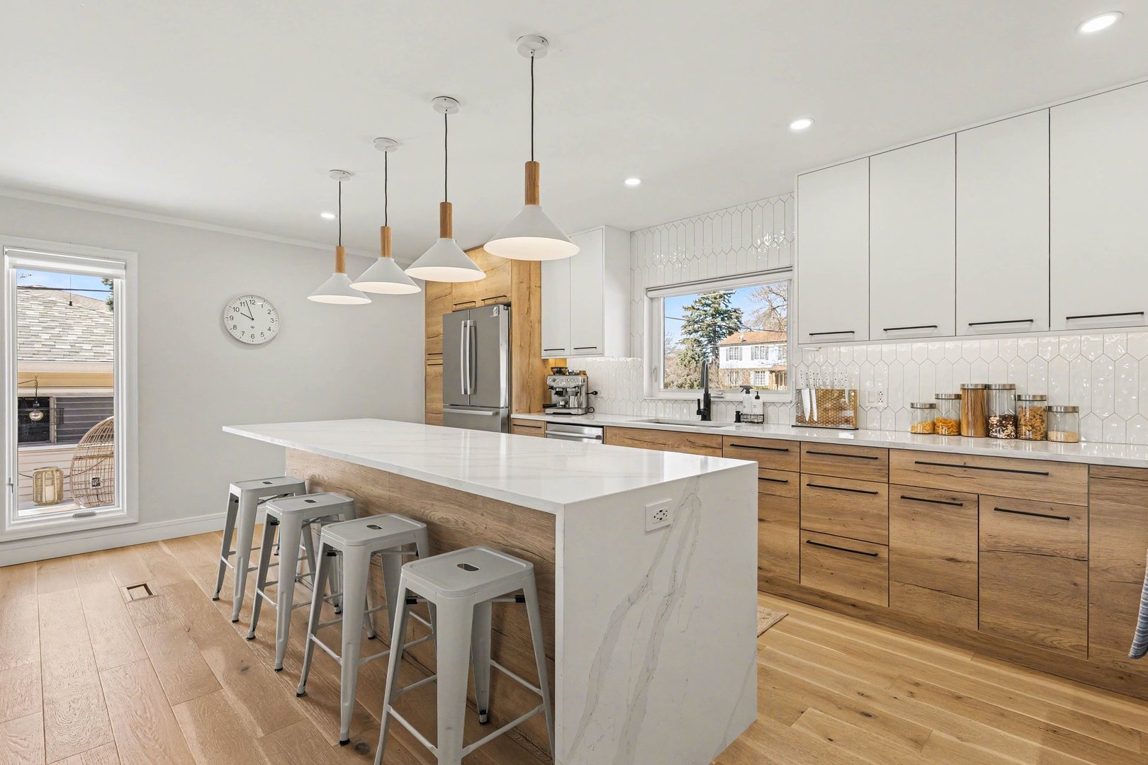 1515 E Oakton Street