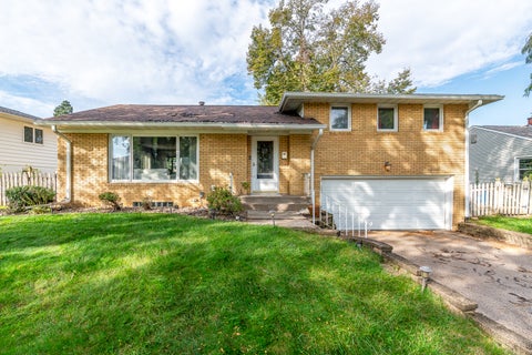 Photo of 2138 KOHLER Drive, Davenport, IA 52803 (MLS # 12782644)