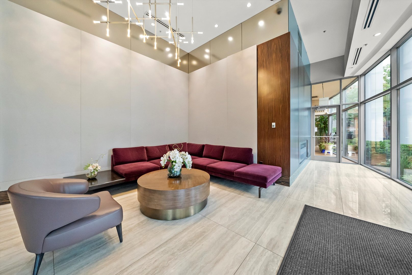 1235 S PRAIRIE Avenue 2406