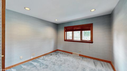 Tiny photo for 270 W Fremont Avenue, Elmhurst, IL 60126 (MLS # 12575317)