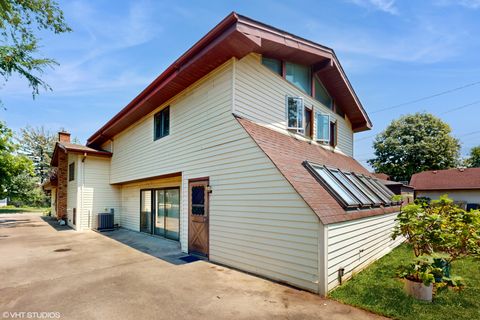 Tiny photo for 270 W Fremont Avenue, Elmhurst, IL 60126 (MLS # 12575317)