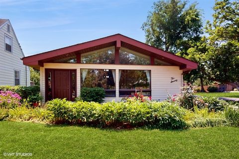 Tiny photo for 270 W Fremont Avenue, Elmhurst, IL 60126 (MLS # 12575317)