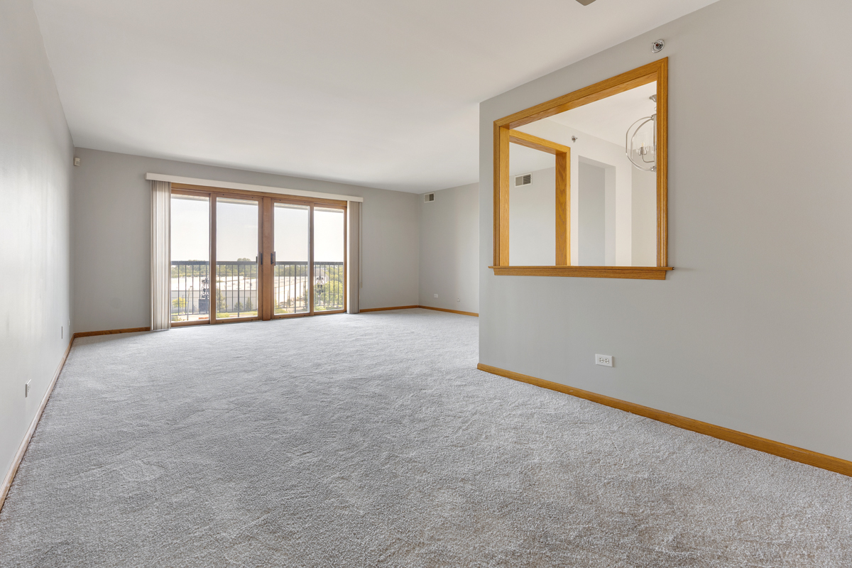 7120 N Milwaukee Avenue 702