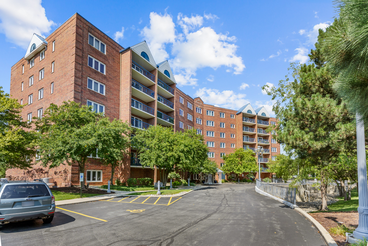 7120 N Milwaukee Avenue 702