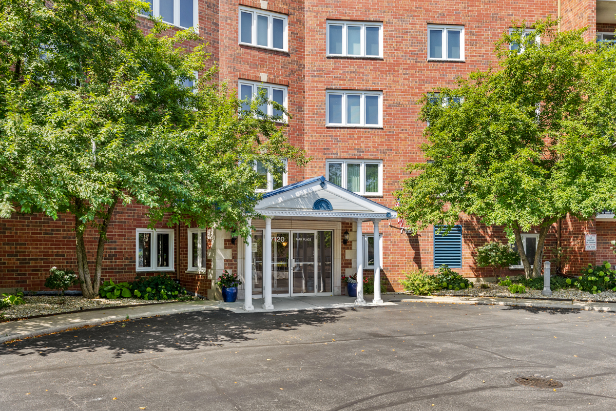 7120 N Milwaukee Avenue 702