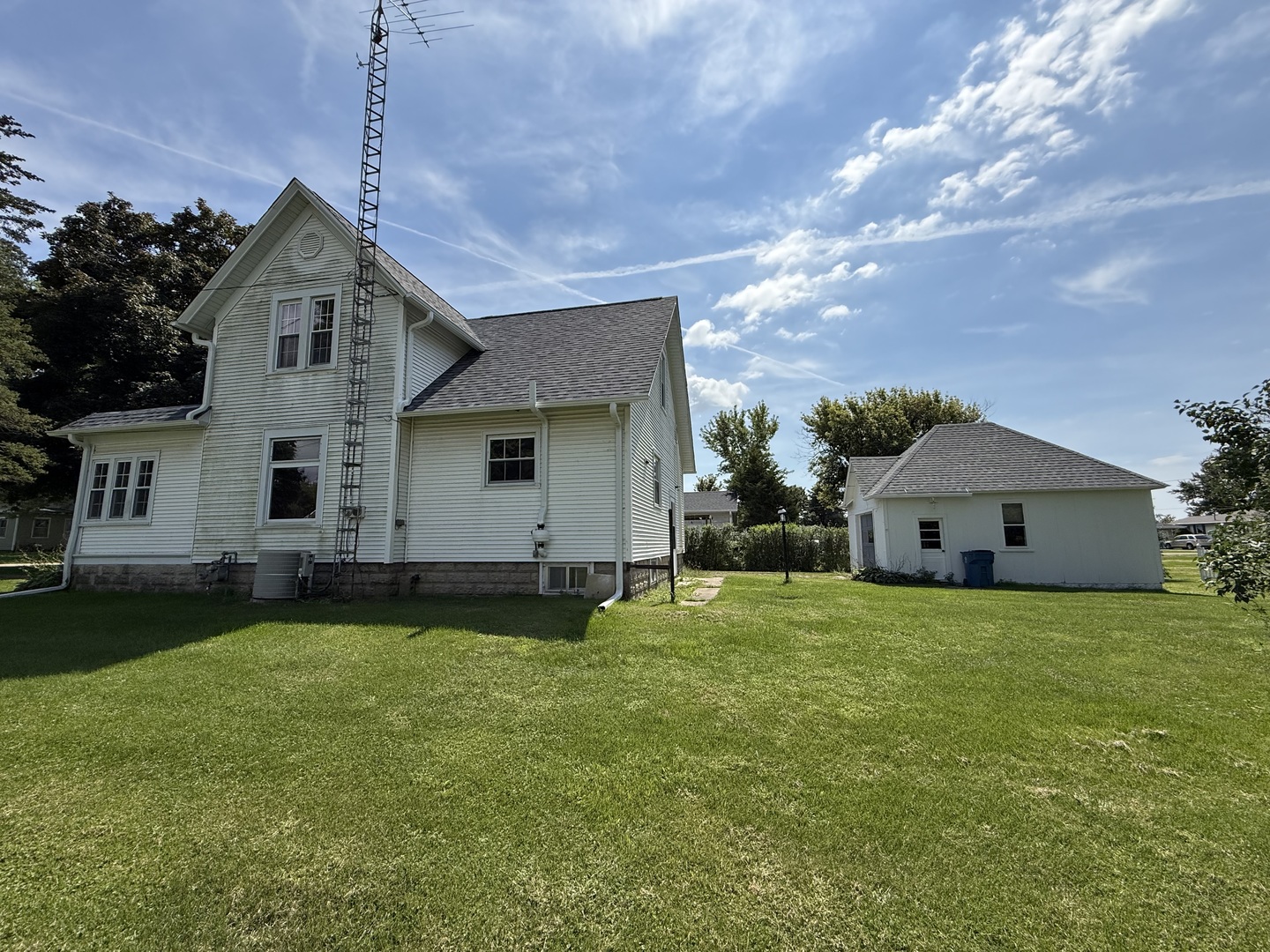 302 S John Street