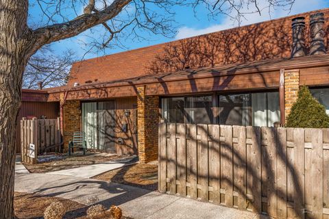 A home in Glen Ellyn