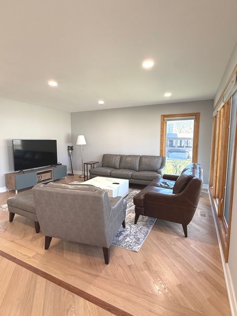 Tiny photo for 886 Saugatuck Trail, Vernon Hills, IL 60061 (MLS # 12612657)