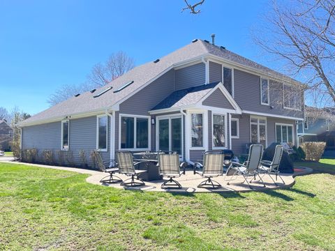 Tiny photo for 886 Saugatuck Trail, Vernon Hills, IL 60061 (MLS # 12612657)