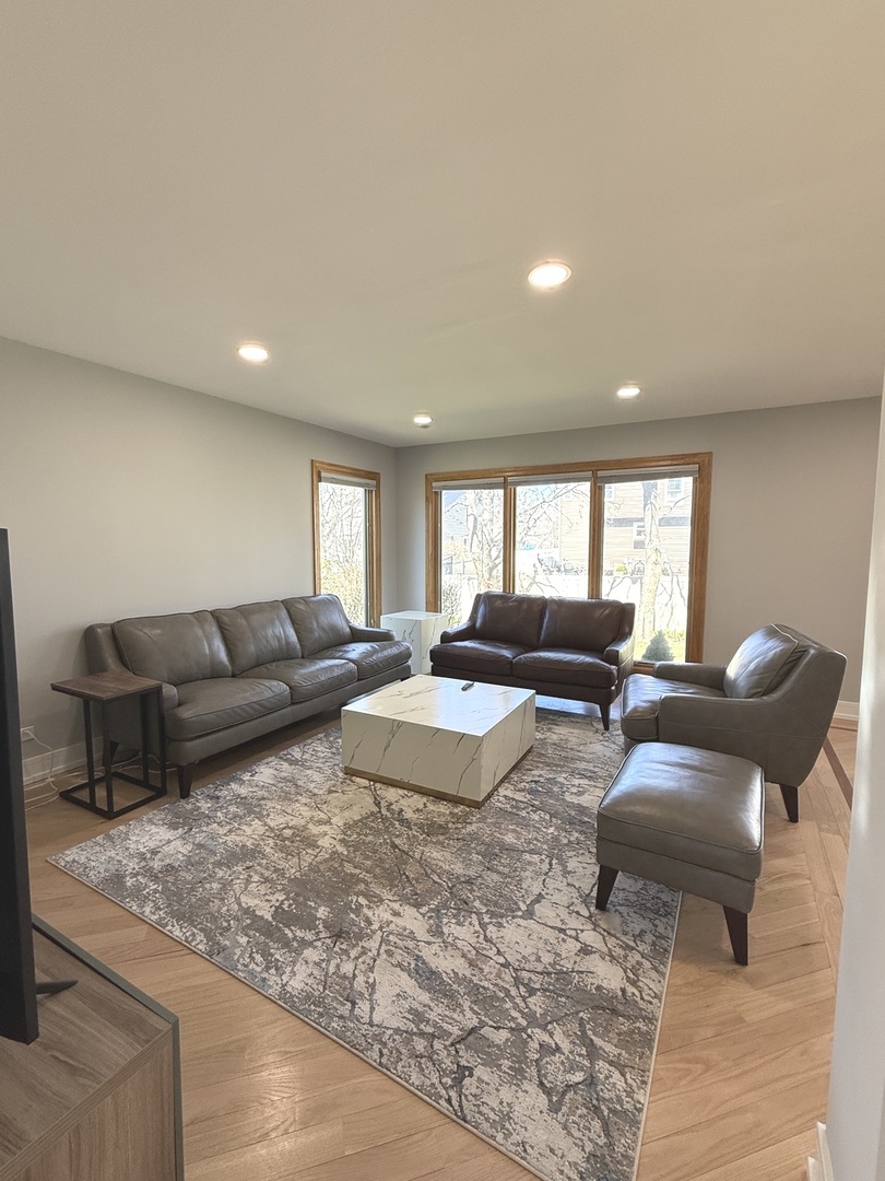 886 Saugatuck Trail