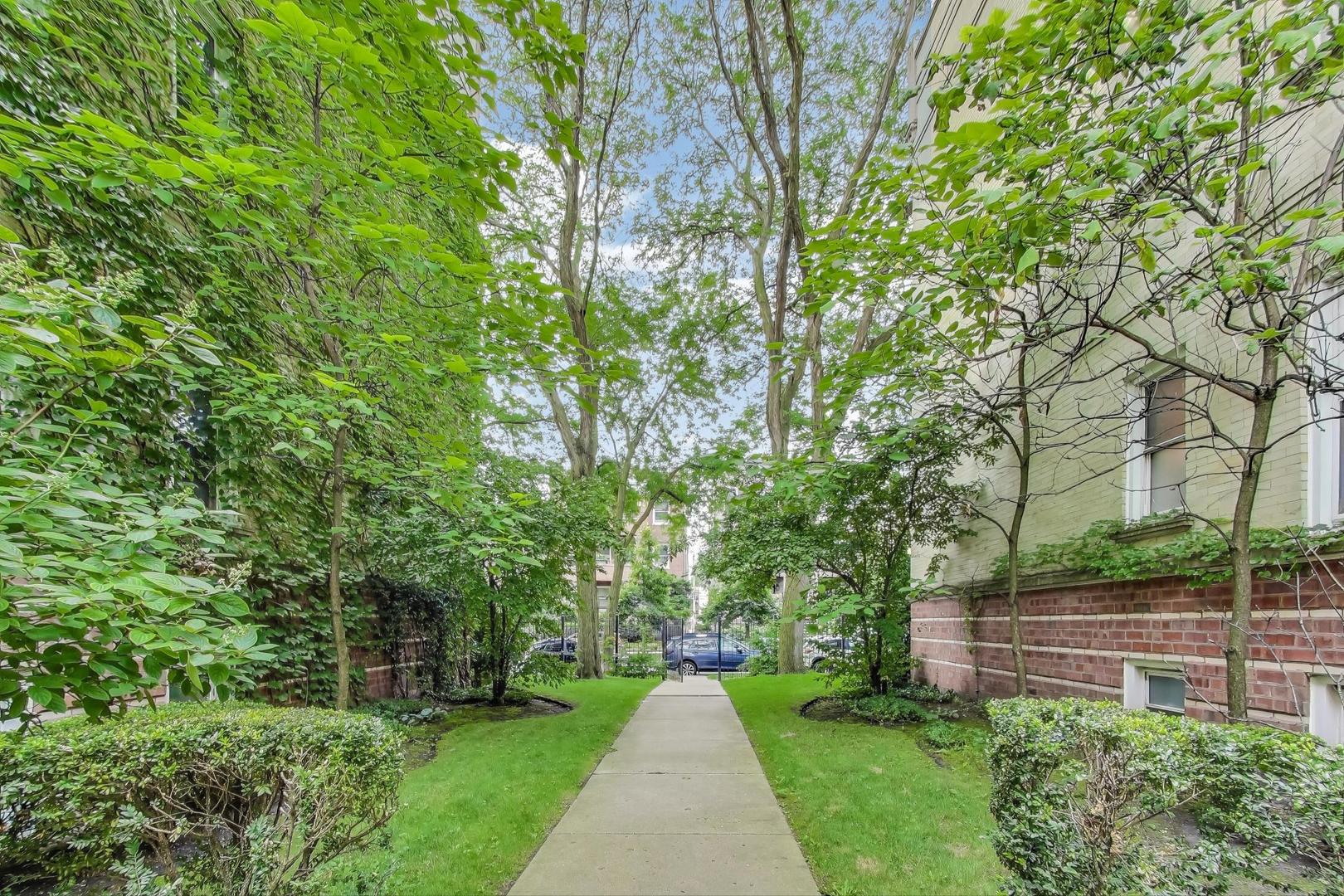 1442 W CARMEN Avenue 1