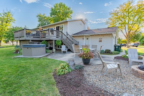 Tiny photo for 210 Yarmouth Road, Elk Grove Village, IL 60007 (MLS # 12498408)