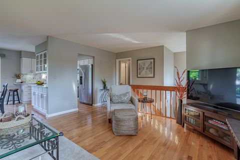 Tiny photo for 210 Yarmouth Road, Elk Grove Village, IL 60007 (MLS # 12498408)