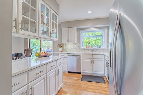 Tiny photo for 210 Yarmouth Road, Elk Grove Village, IL 60007 (MLS # 12498408)