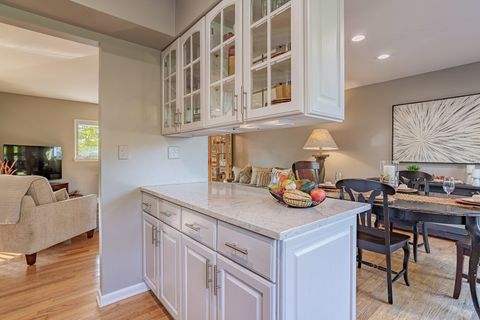 Tiny photo for 210 Yarmouth Road, Elk Grove Village, IL 60007 (MLS # 12498408)