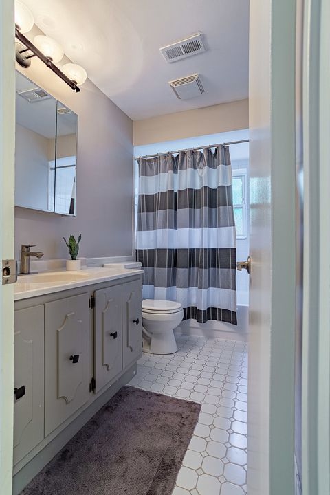 Tiny photo for 210 Yarmouth Road, Elk Grove Village, IL 60007 (MLS # 12498408)