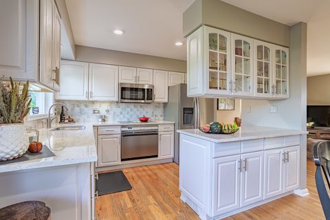 Tiny photo for 210 Yarmouth Road, Elk Grove Village, IL 60007 (MLS # 12498408)