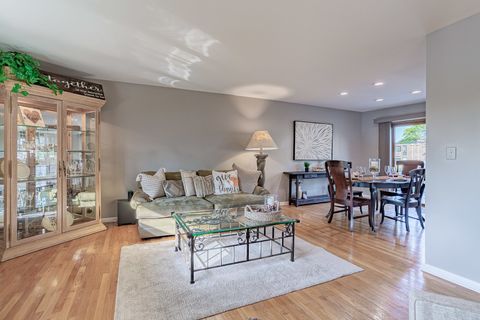 Tiny photo for 210 Yarmouth Road, Elk Grove Village, IL 60007 (MLS # 12498408)