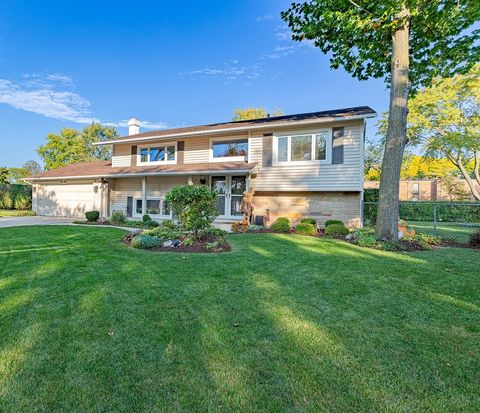 Tiny photo for 210 Yarmouth Road, Elk Grove Village, IL 60007 (MLS # 12498408)
