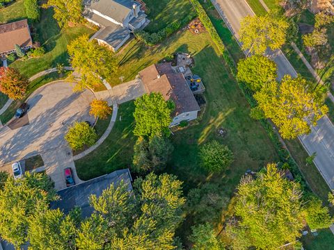 Tiny photo for 210 Yarmouth Road, Elk Grove Village, IL 60007 (MLS # 12498408)