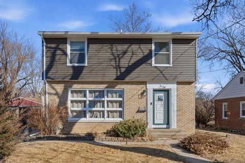 Photo of 1228 Dover Court, Davenport, IA 52803 (MLS # 12581434)