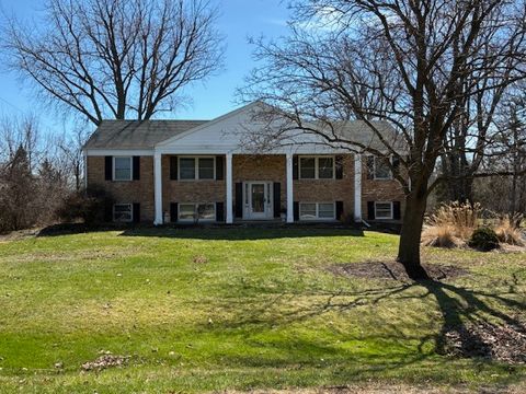 Photo of 16W567 Hillside Lane, Willowbrook, IL 60527 (MLS # 12594232)