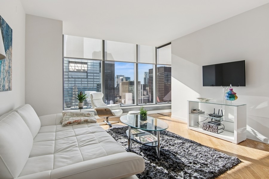60 E Monroe Street 4006