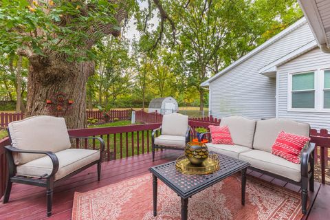 Tiny photo for 8 Edgewood Court, Bloomington, IL 61701 (MLS # 12496942)